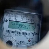 Apator Norax 1, licznik energii elektrycznej z wyświetlaczem pokazującym 895.16 kWh. Widoczne kody i oznaczenia modelu.