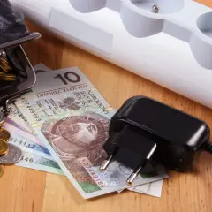Jak sprawdzić aktualne ceny za prąd w Polsce? Sprawdź ile kosztuje 1 kWh w 2025 roku