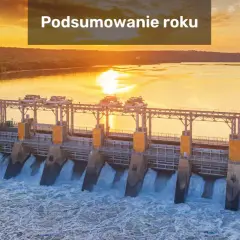 Potężne elektrownie wodne pracują pełną parą, tworząc spektakularny widok przy zachodzącym słońcu.