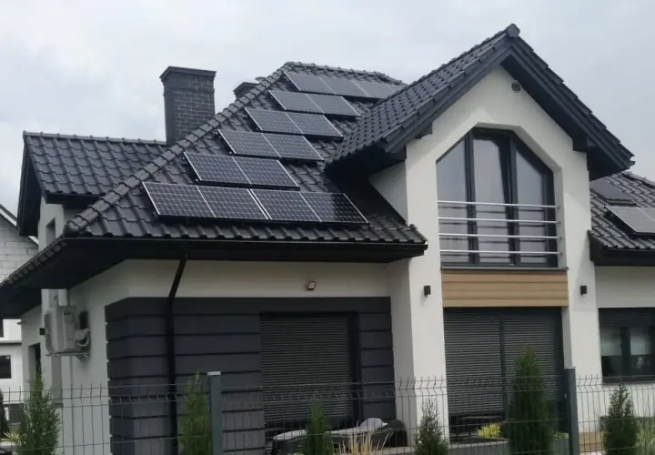 Wady i zalety energii słonecznej - poznaj plusy i minusy paneli fotowoltaicznych