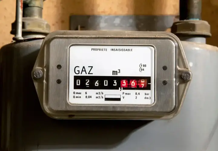 Gazomierz z odczytem 02603369. Numer fabryczny gazomierza jest widoczny na liczniku.