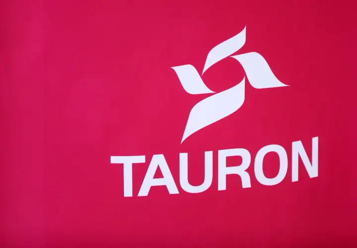 Brak faktury za prąd Tauron. Białe logo i napis Tauron na czerwonym tle.