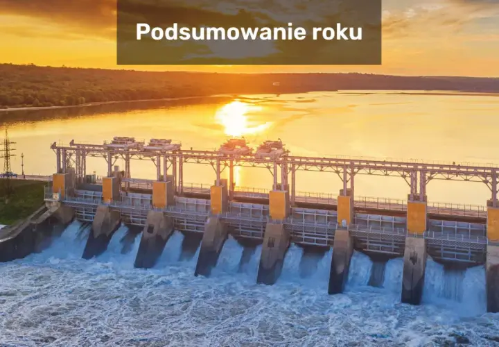 Potężne elektrownie wodne pracują pełną parą, tworząc spektakularny widok przy zachodzącym słońcu.