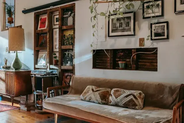 Jaką komodę pod TV wybrać do salonu w stylu boho?