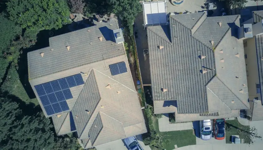 Dom pasywny i wieczór cyfrowy – jak oszczędzanie energii zmienia sposób spędzania czasu w domu